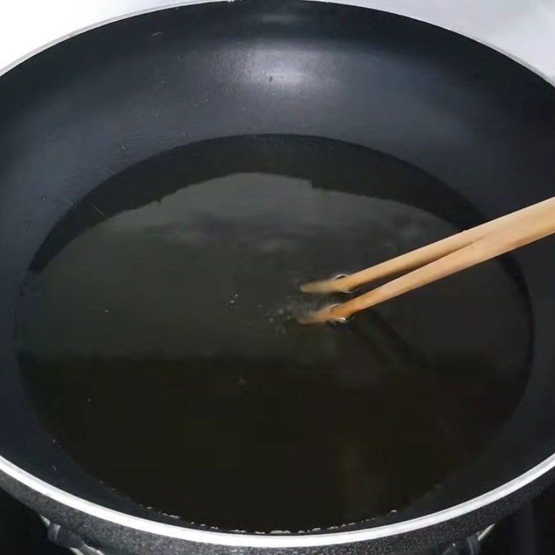 Step 3 Fry the potatoes Fried potato with wheat flour and tapioca flour