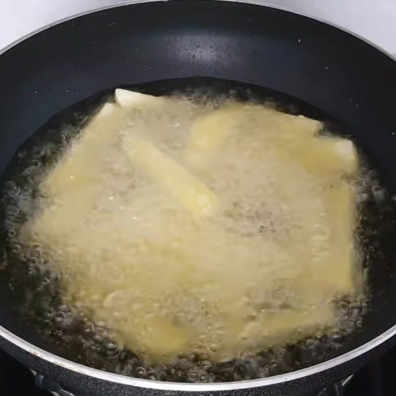 Step 3 Fry the potatoes Fried potato with wheat flour and tapioca flour