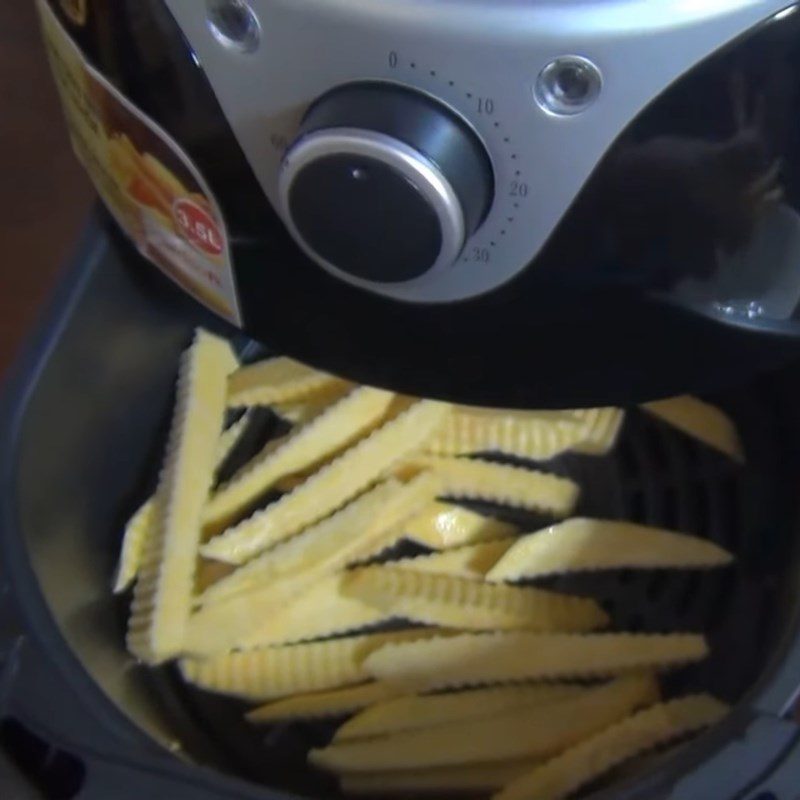 Step 3 Fry sweet potatoes Fried sweet potatoes using air fryer