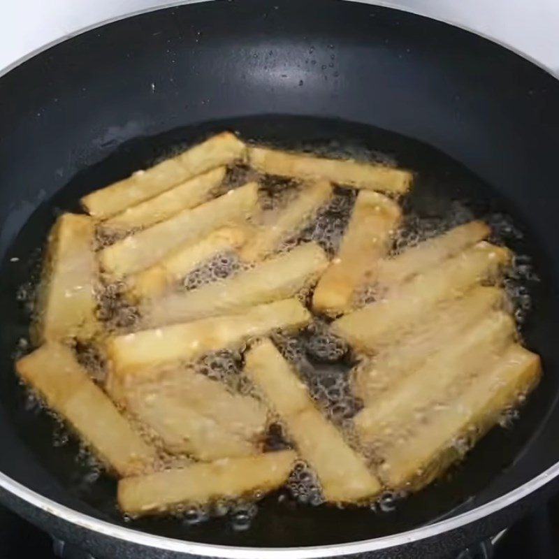 Step 3 Fry the potatoes Fried potato with wheat flour and tapioca flour