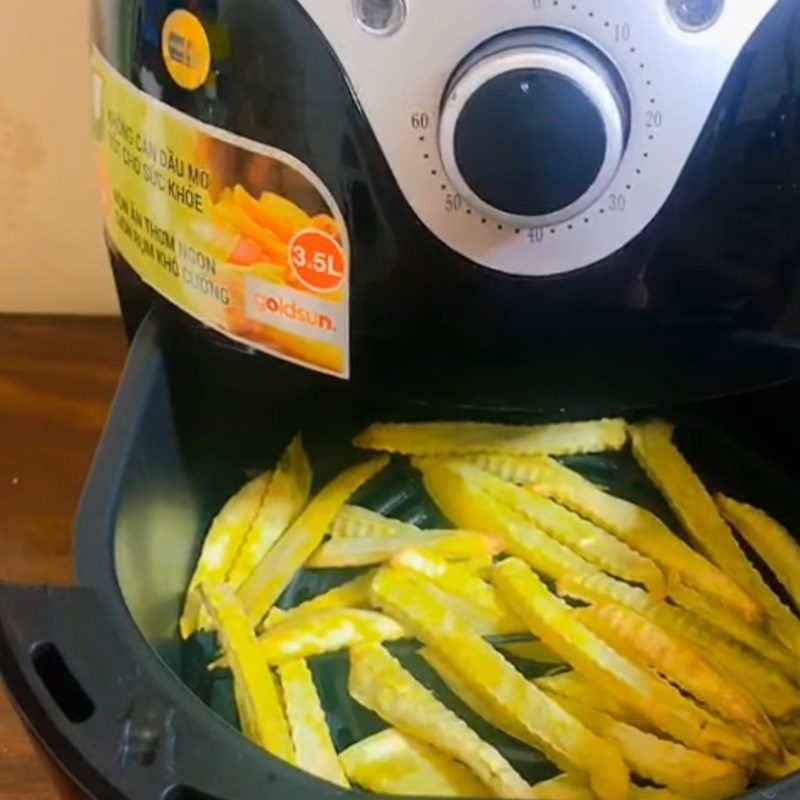 Step 3 Fry sweet potatoes Fried sweet potatoes using air fryer