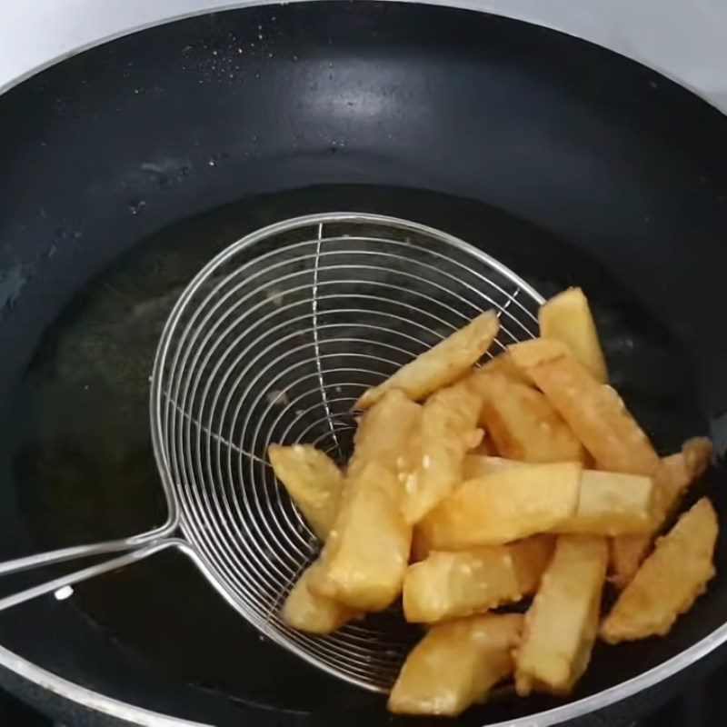 Step 3 Fry the potatoes Fried potato with wheat flour and tapioca flour