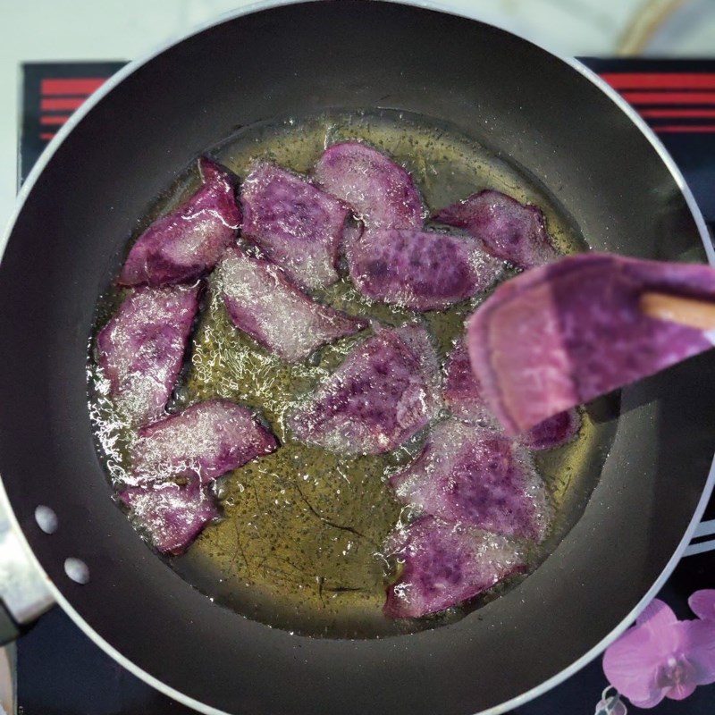Step 2 Fry the purple yam Sweet Purple Yam