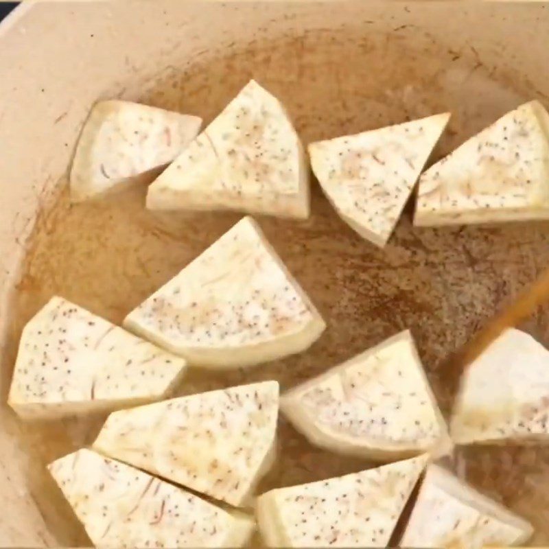 Step 4 Fry Taro and Tofu Skin Beef Taro Hotpot