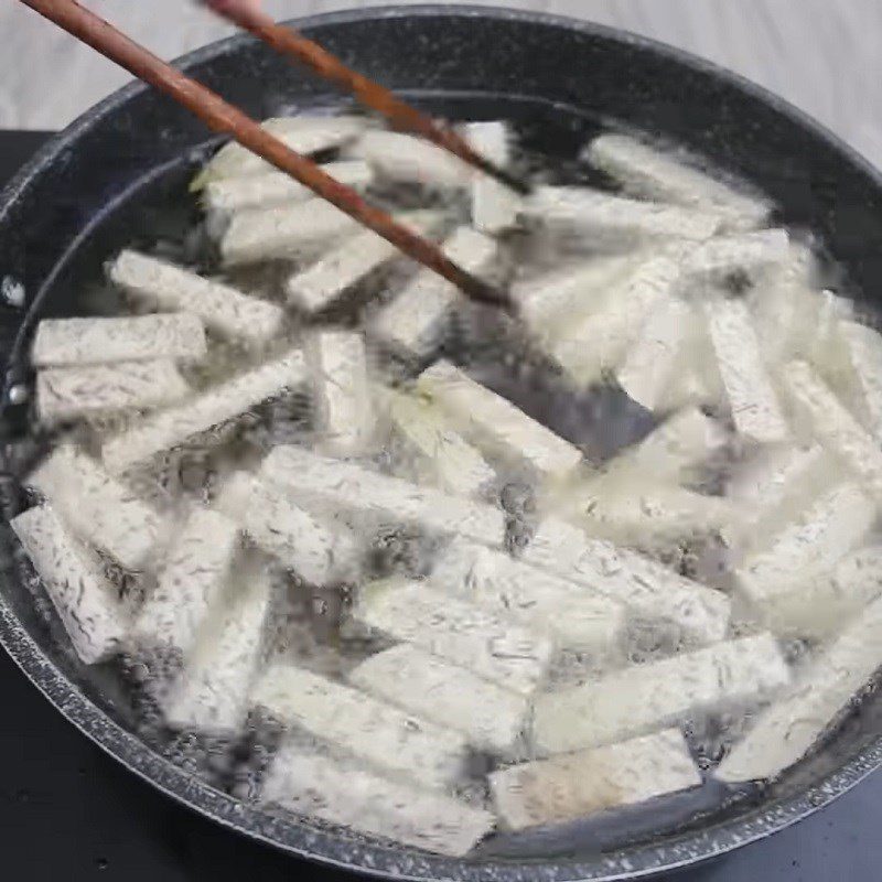 Step 2 Fry the taro Caramel Taro Jam