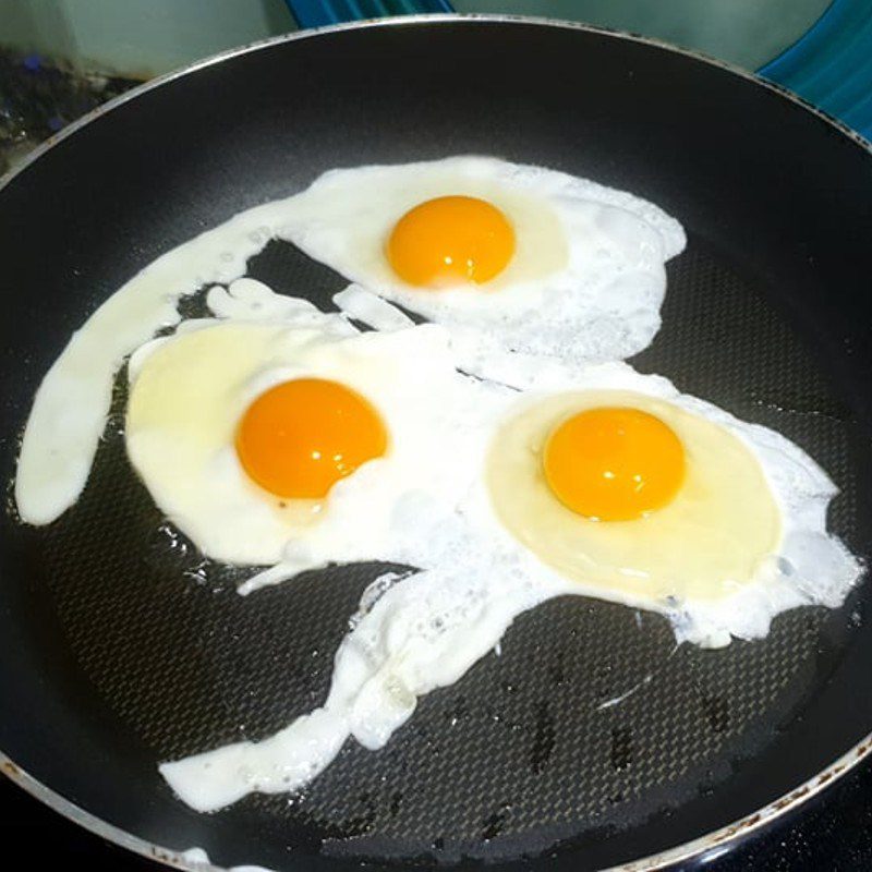 Step 4 Frying potatoes and eggs Beef steak