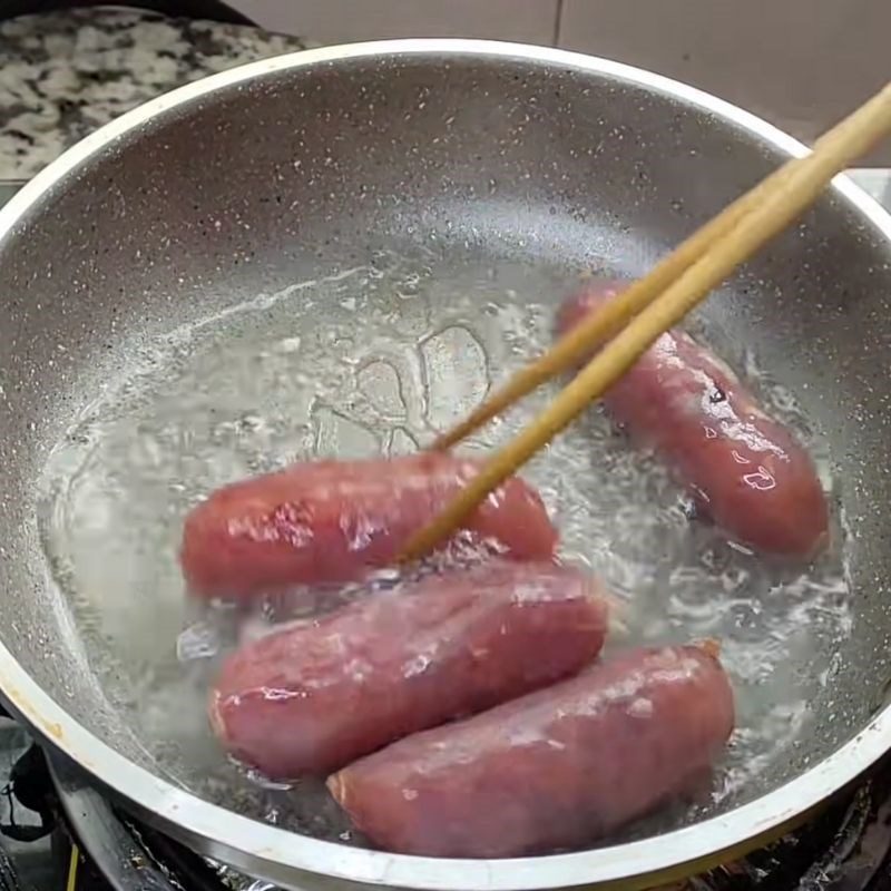 Step 4 Frying sausage Shrimp noodle with sausage