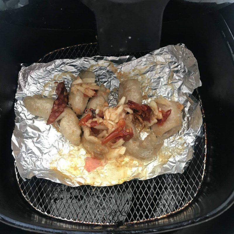 Step 3 Frying the intestines with an air fryer Fried pork intestines with garlic and chili