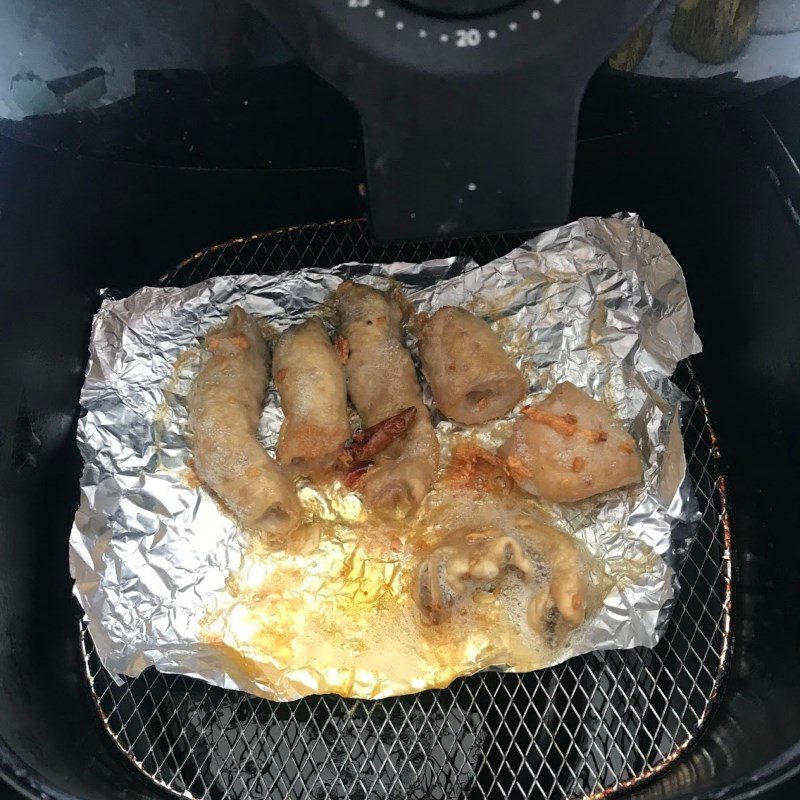 Step 3 Frying the intestines with an air fryer Fried pork intestines with garlic and chili