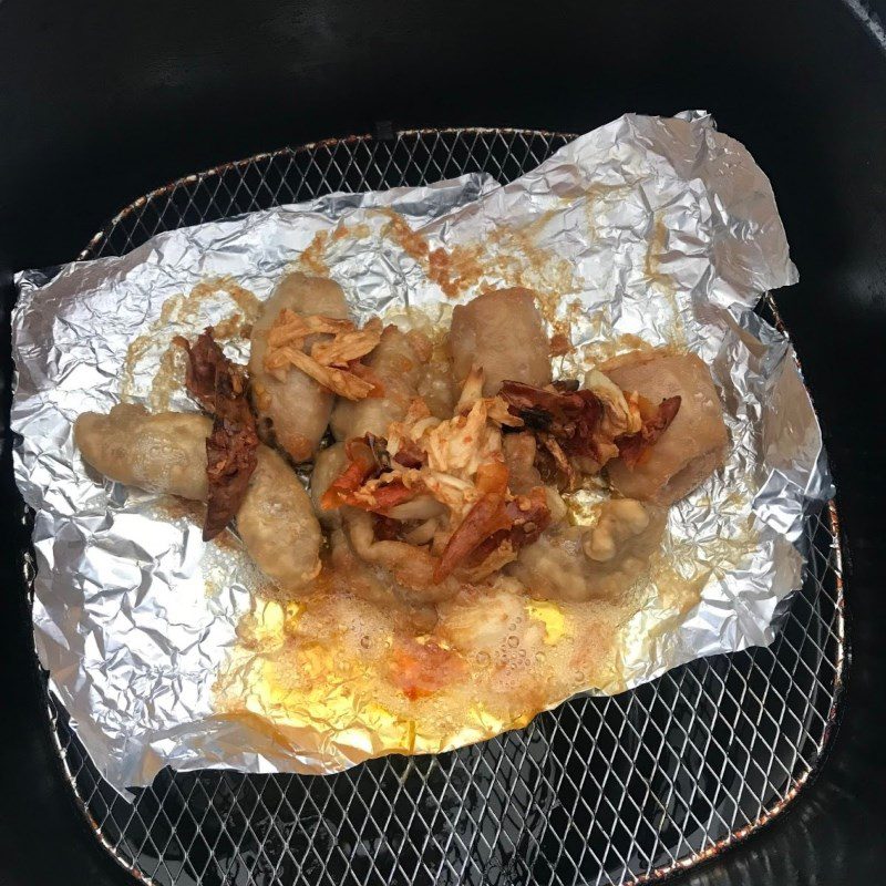 Step 3 Frying the intestines with an air fryer Fried pork intestines with garlic and chili