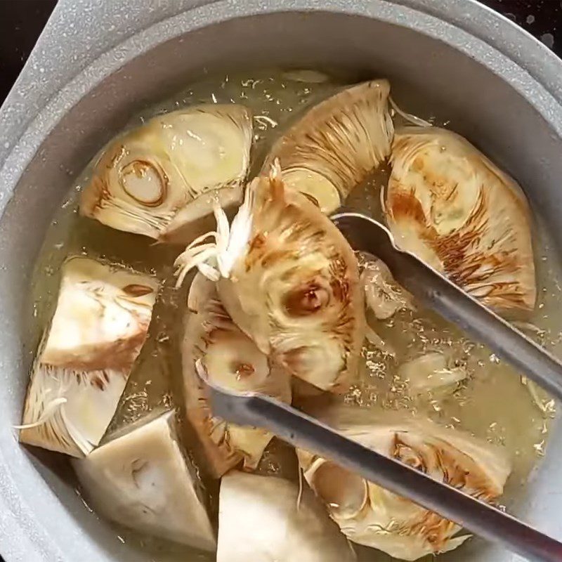 Step 2 Fry jackfruit Stewed jackfruit