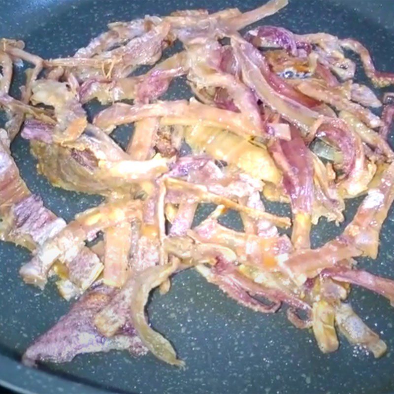 Step 3 Fried squid Fried dried squid