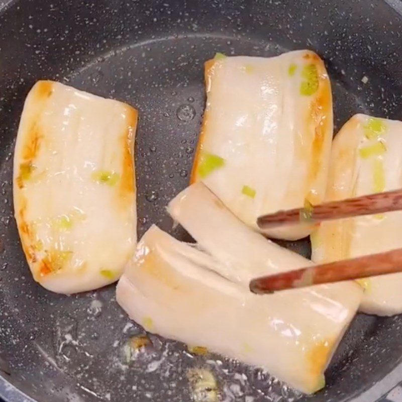 Step 3 Fry the mushrooms Tofu rolls with king oyster mushrooms and fried tofu