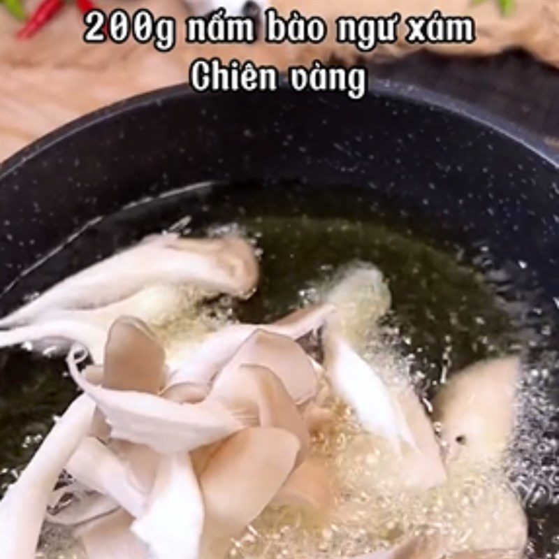 Step 2 Fry the oyster mushrooms for Vegetarian Quang Noodles (Oyster Mushrooms)