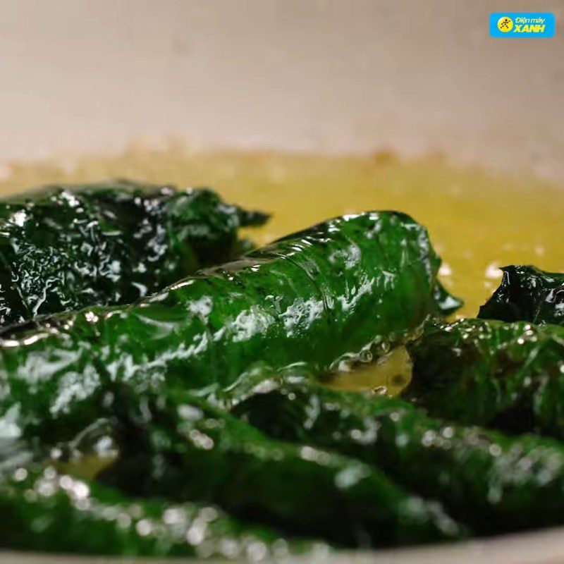 Step 5 Frying snail wrapped in wild betel leaf