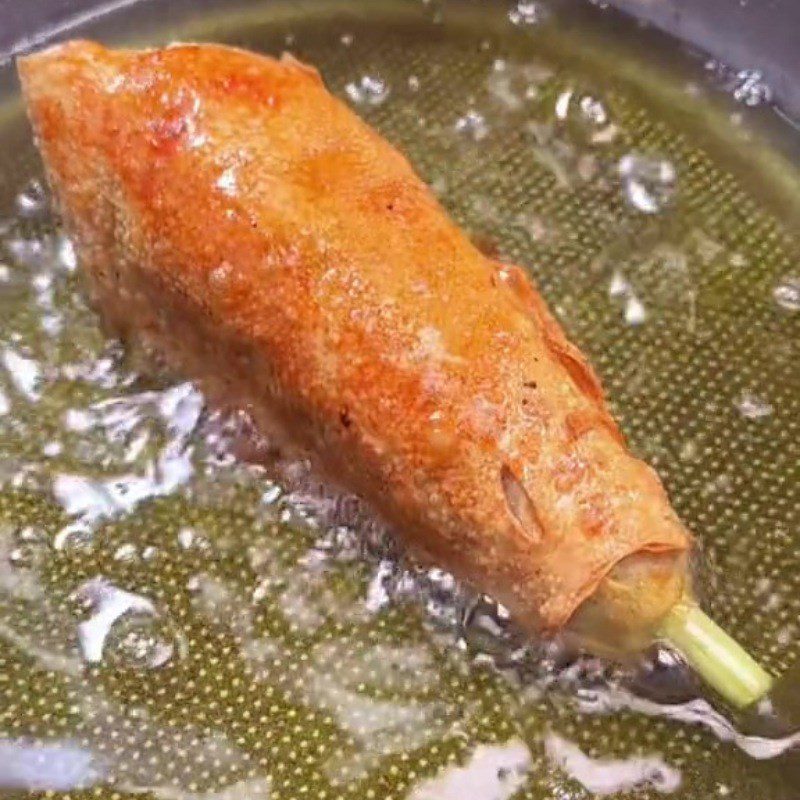 Step 6 Frying sweet potato roll