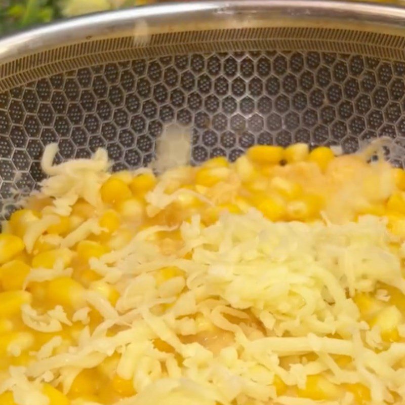 Step 3 Fried corn pizza Corn cheese pizza (Recipe from the TikTok channel Cooking with TasteVN)