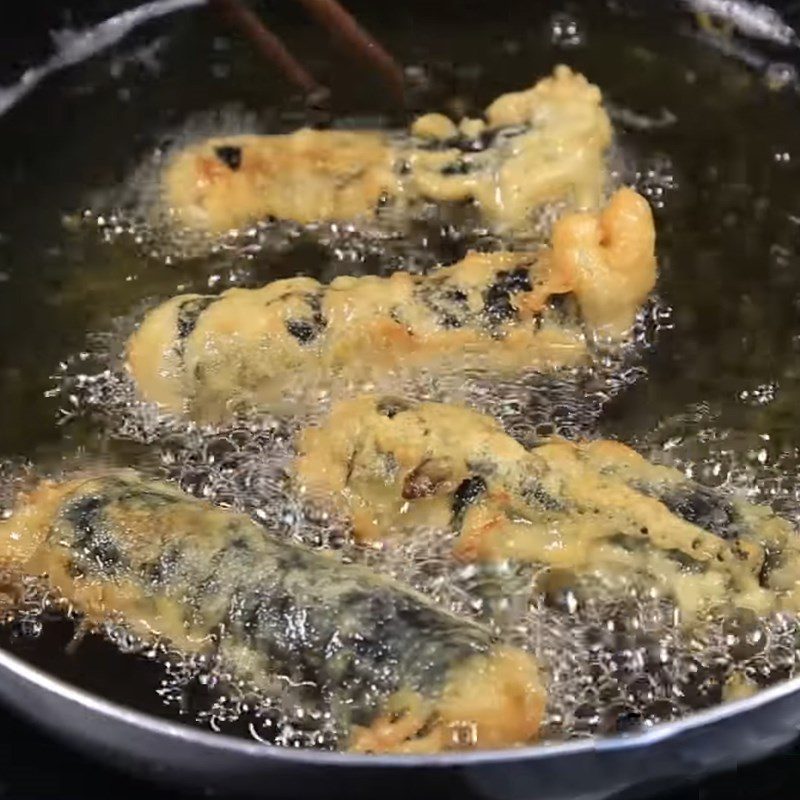 Step 5 Fry the Seaweed Crispy Seaweed Vermicelli Roll