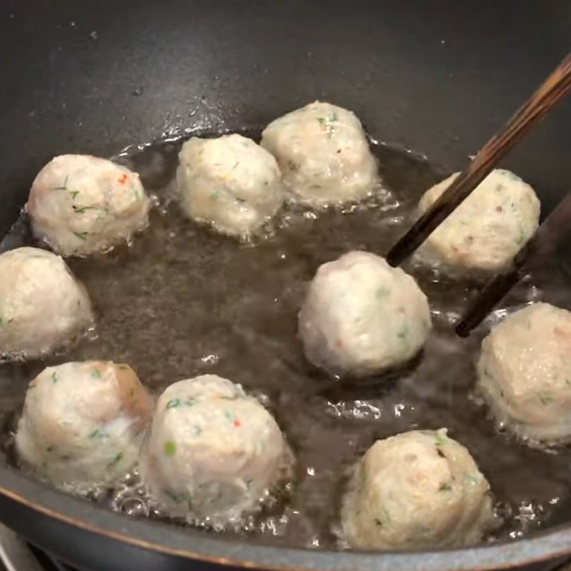 Step 4 Shallow fry snakehead fish cake Snakehead fish cake with tomato sauce