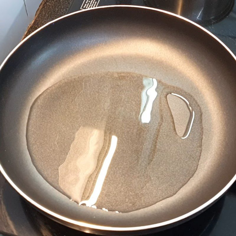 Step 1 Lightly fry the tofu Braised Tofu with Vegetarian Soy Sauce