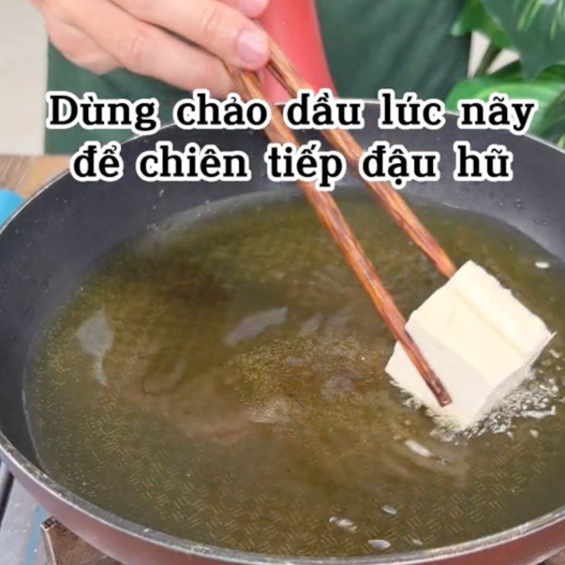 Step 2 Lightly fry the ingredients Tofu with lemongrass (Recipe from the TikTok channel Vegetarian Kitchen XANH)