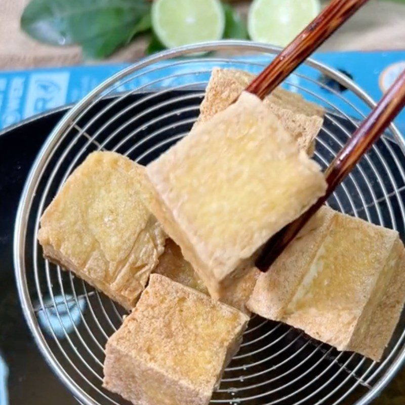 Step 2 Lightly fry the ingredients Tofu with lemongrass (Recipe from the TikTok channel Vegetarian Kitchen XANH)