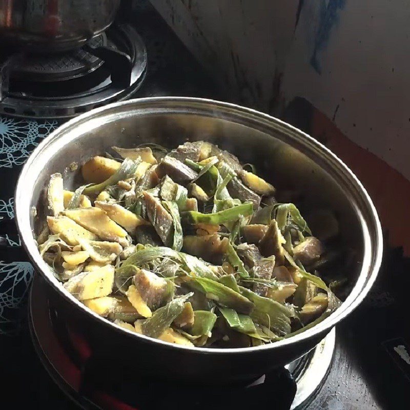 Step 3 Stir-fried green bananas Stir-fried green bananas with garlic