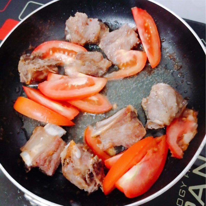 Step 4 Fry the ribs and sweet-sour sauce Sweet and sour ribs (recipe shared by user)
