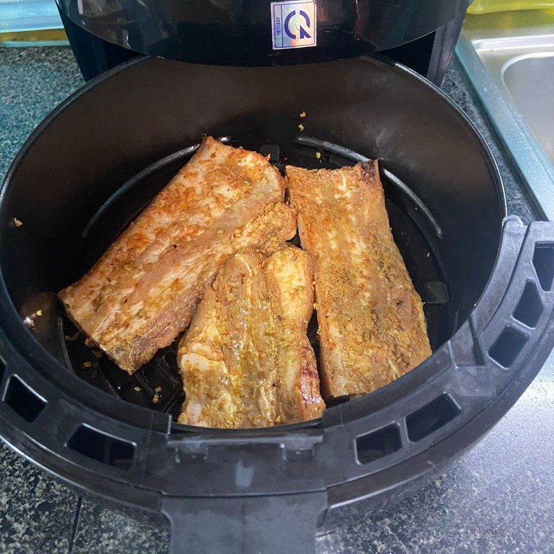 Step 3 Frying pork belly with lemongrass and chili using an air fryer