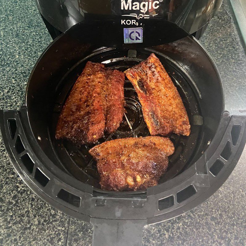 Step 3 Frying pork belly with lemongrass and chili using an air fryer