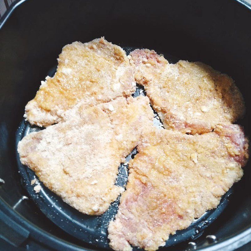 Step 3 Frying meat Fried pork with air fryer