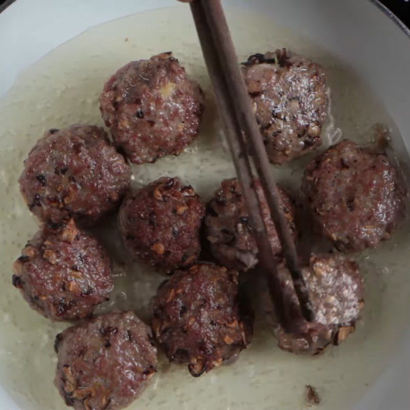 Step 4 Fried Beef Meatballs Ground beef cheese meatballs with tomato sauce