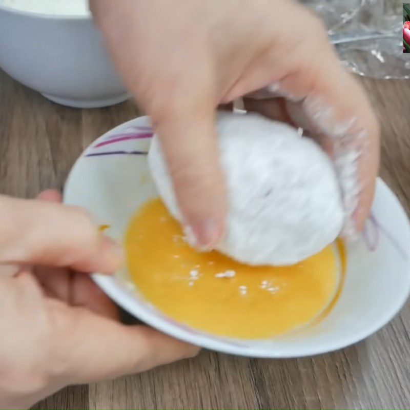 Step 4 Frying the Scotch egg - fried soft-boiled egg wrapped in meat