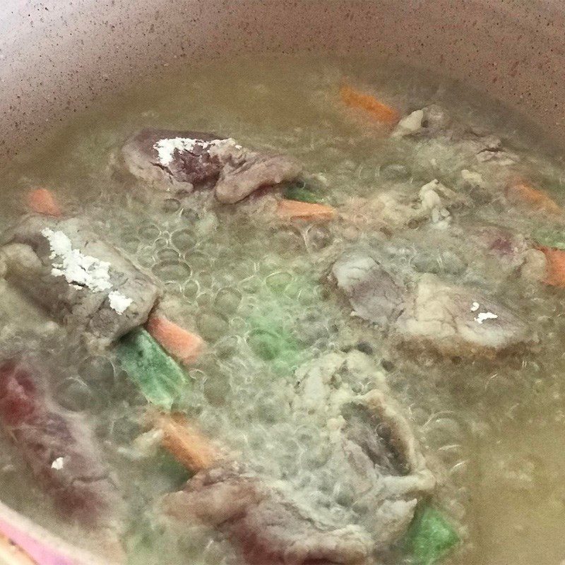 Step 3 Frying meat rolls with vegetables Crispy fried vegetable meat rolls