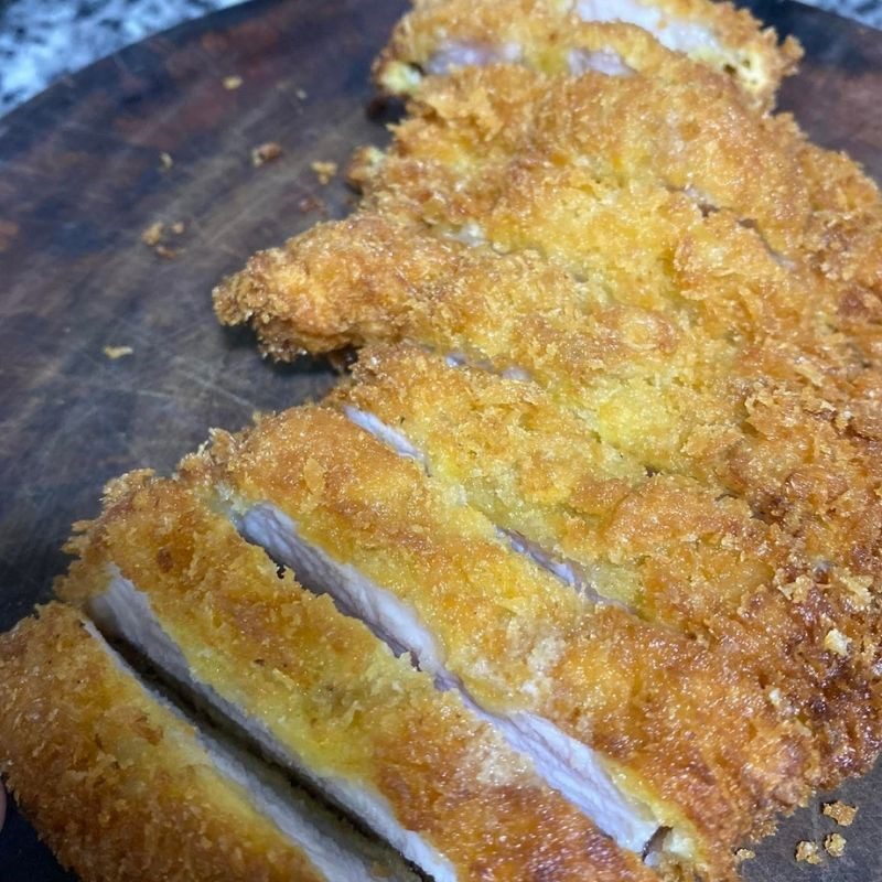 Step 4 Frying the meat and decorating Tonkatsu Rice