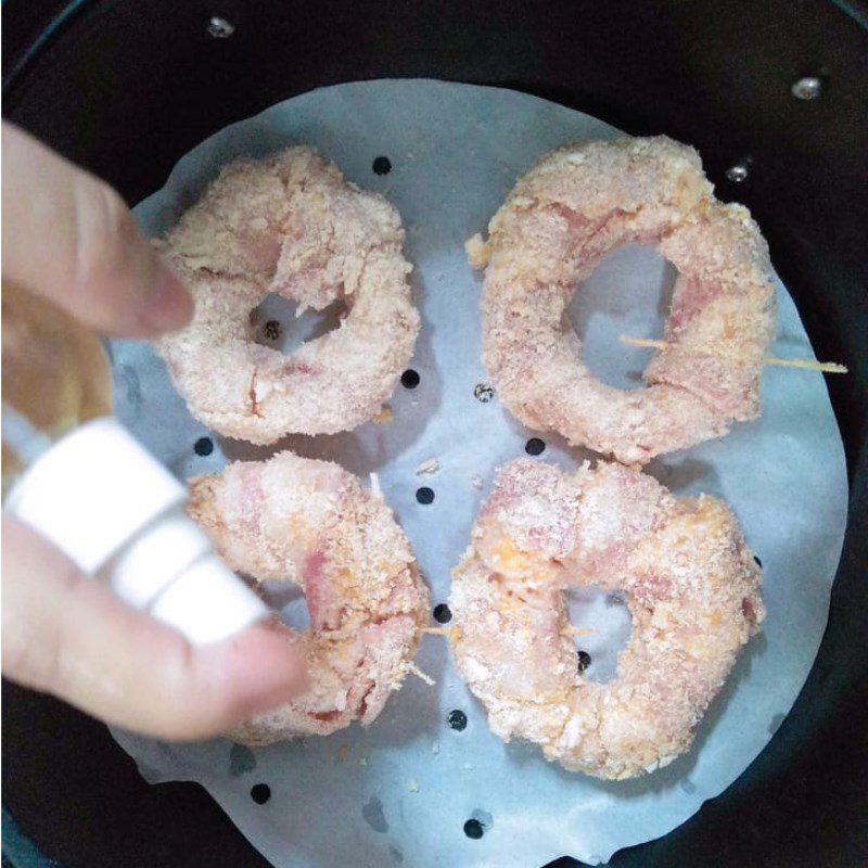 Step 4 Frying Bacon Fried Rolls with Onion using an Air Fryer