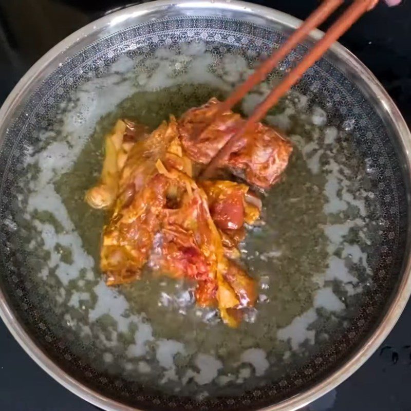 Step 4 Frying Duck with Garlic