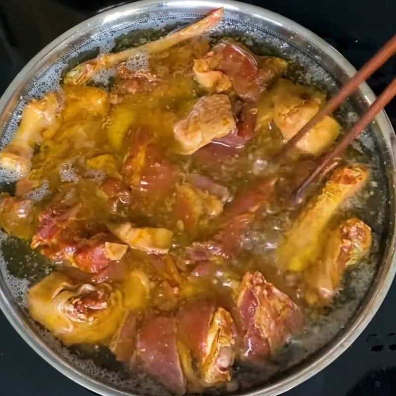 Step 4 Frying Duck with Garlic