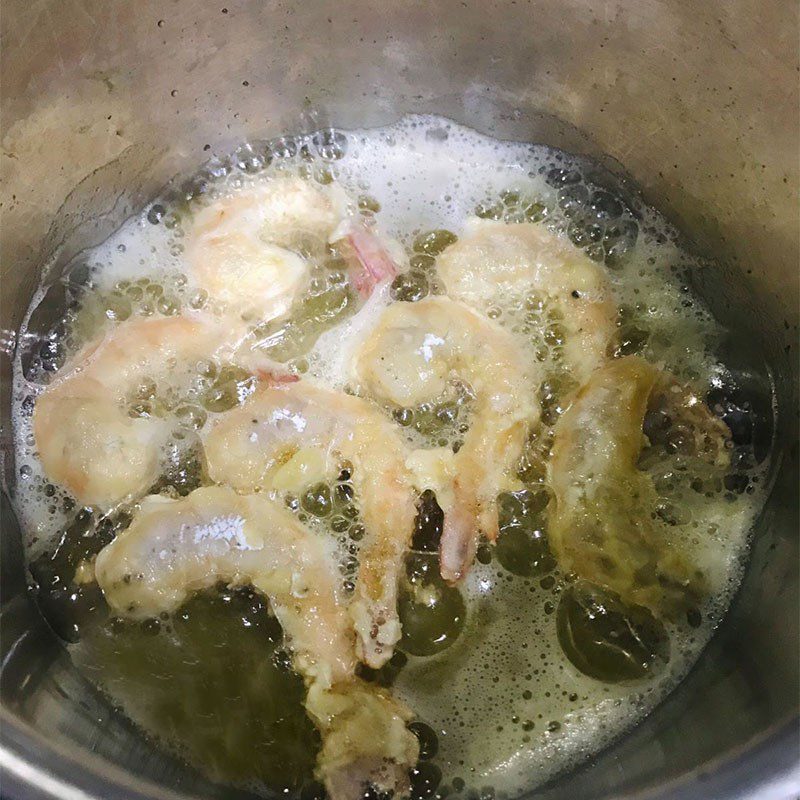 Step 4 Fry the shrimp Shrimp fried in flour