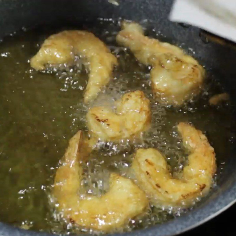 Step 2 Frying shrimp Orange sauce shrimp