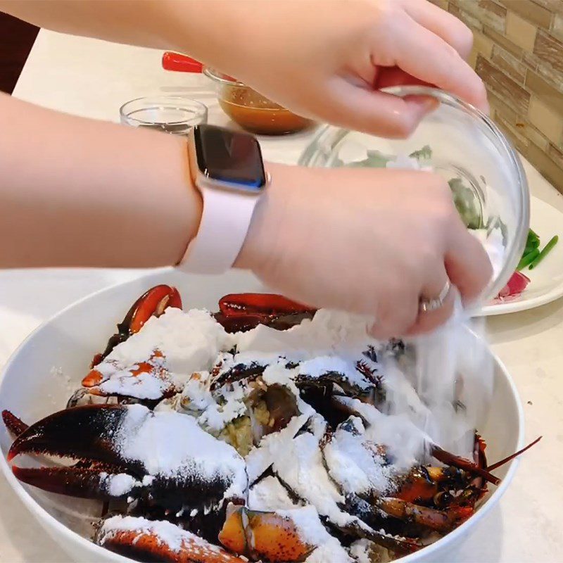 Step 4 Frying lobster Lobster with tamarind sauce