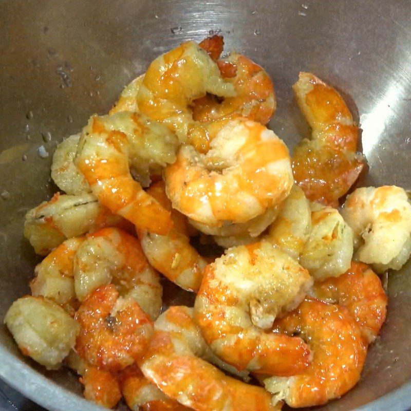 Step 3 Fry the dried shrimp Dried shrimp stir-fried with fish sauce