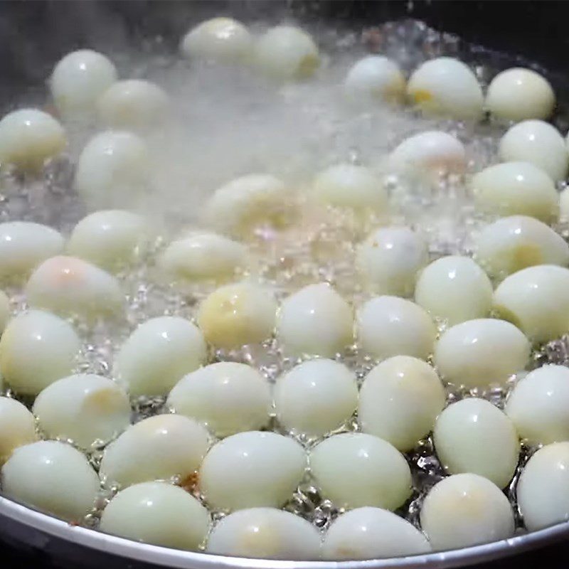 Step 2 Fried quail eggs Fried quail eggs with tomato sauce