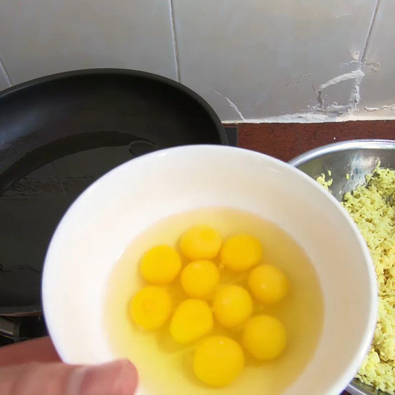 Step 4 Fry quail eggs Sticky chicken with coconut milk