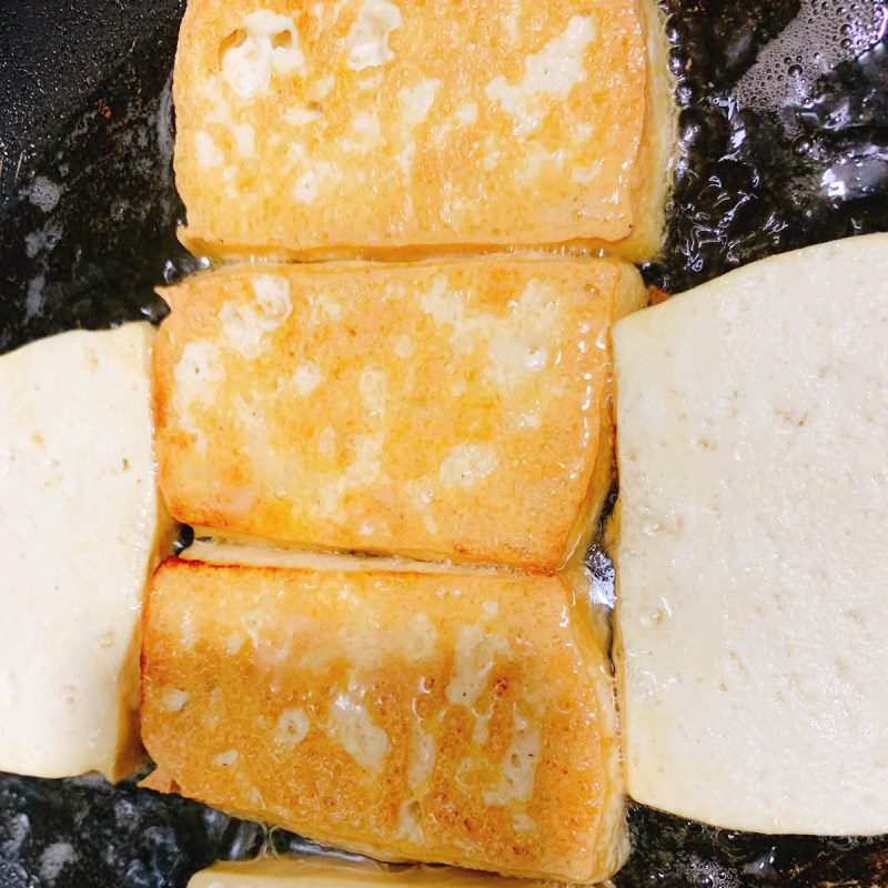 Step 3 Fry eggs and tofu Shrimp wrapped in scallions (Recipe shared by a user)