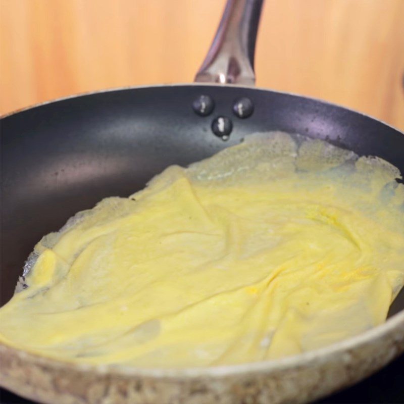 Step 1 Fry eggs and shred Sushi Birthday Cake