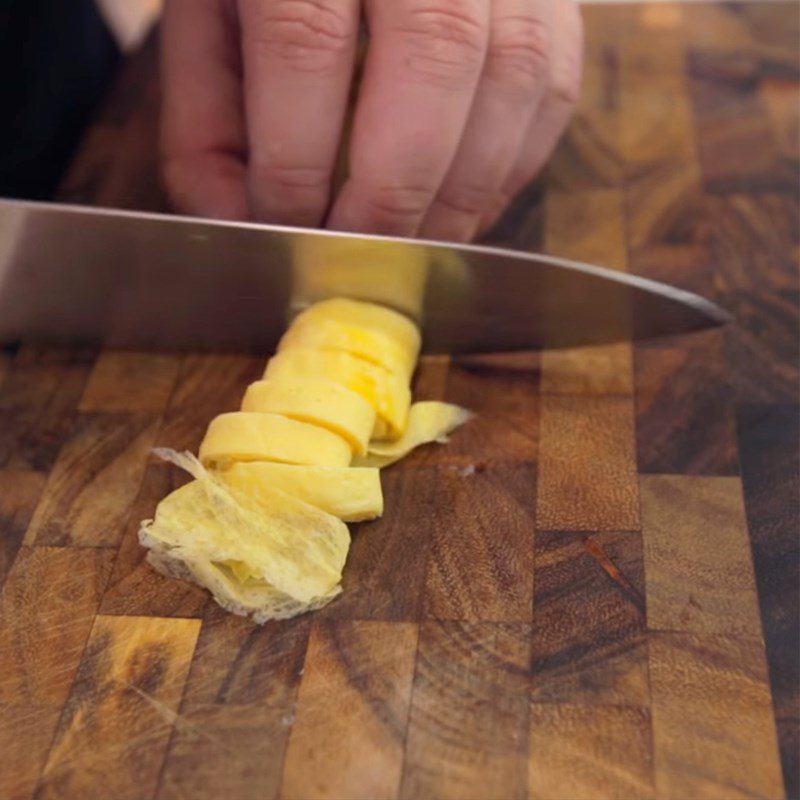 Step 1 Fry eggs and shred Sushi Birthday Cake