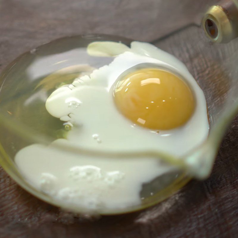 Step 4 Frying eggs with butter Caramel banana egg toast sandwich