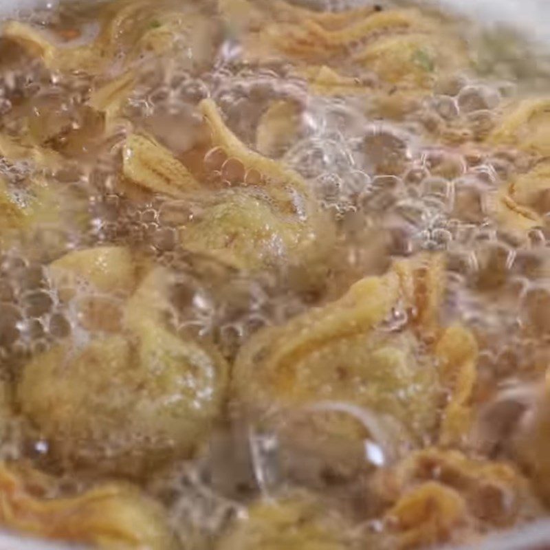 Step 5 Fry tofu and wontons Vegetarian wonton noodle soup