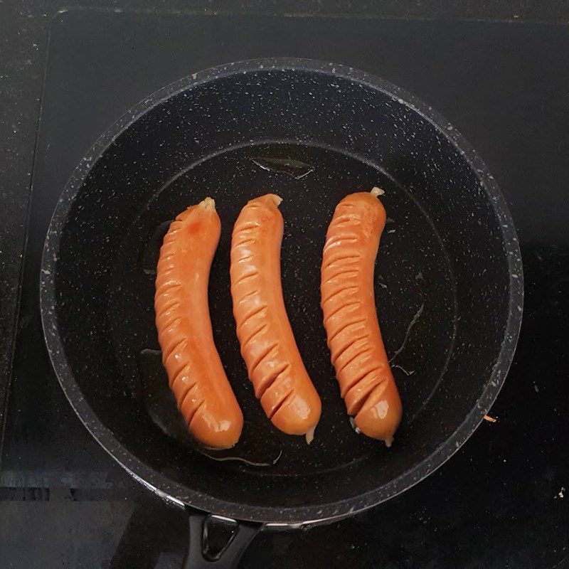 Step 2 Frying sausages Fried garlic butter sausages